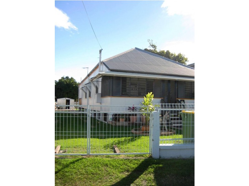 54 Railway Avenue, Railway Estate QLD 4810