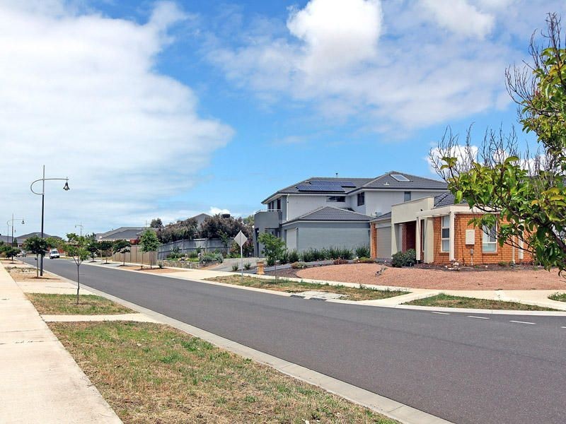 17 OceanWave Parade, Point Cook VIC 3030