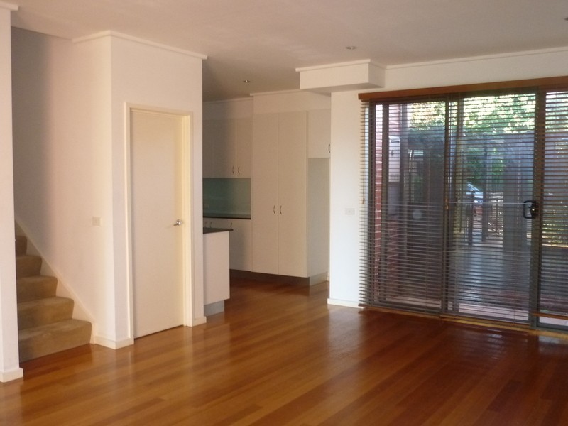 8/142 Barkly Street, Brunswick VIC 3056