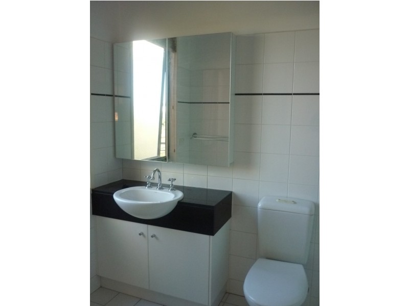 8/142 Barkly Street, Brunswick VIC 3056