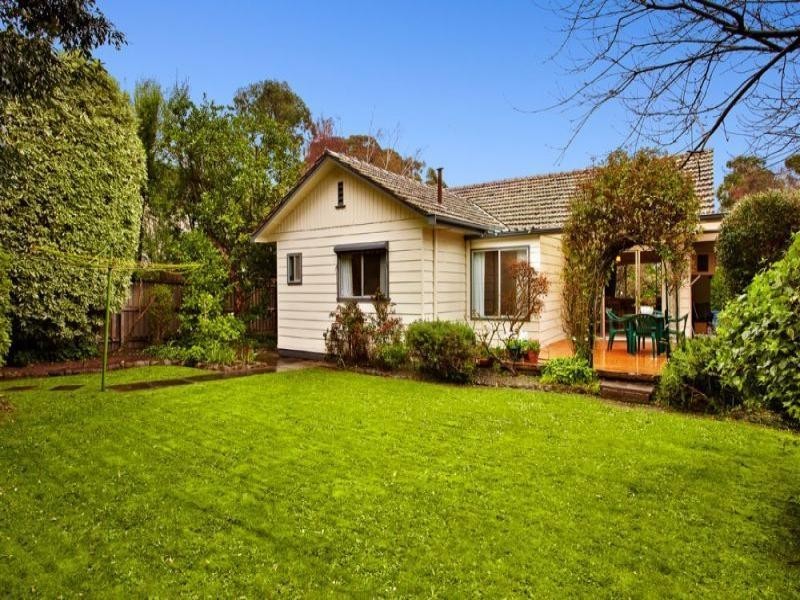 105 Lake Road, Blackburn VIC 3130