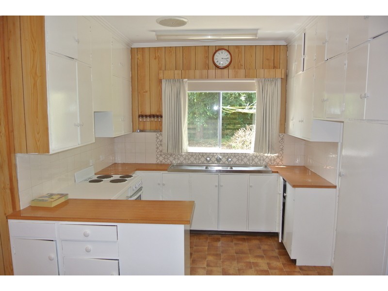 105 Lake Road, Blackburn VIC 3130
