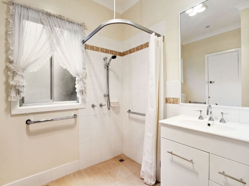 105 Lake Road, Blackburn VIC 3130