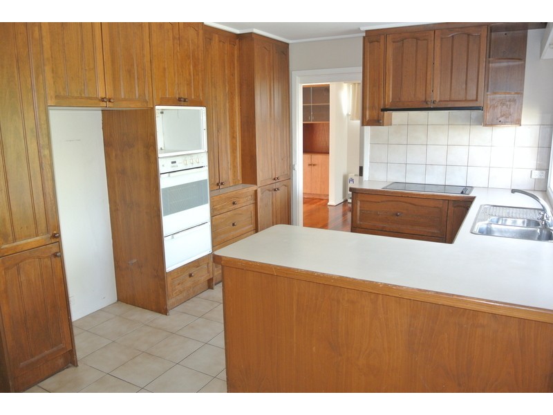 98 Thompsons Road, Bulleen VIC 3105