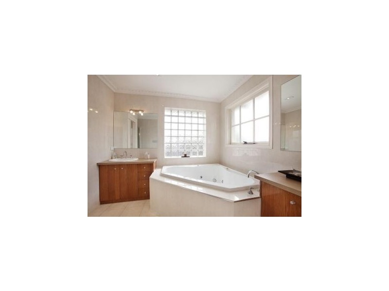 9 Clyde Street, Glen Iris VIC 3146