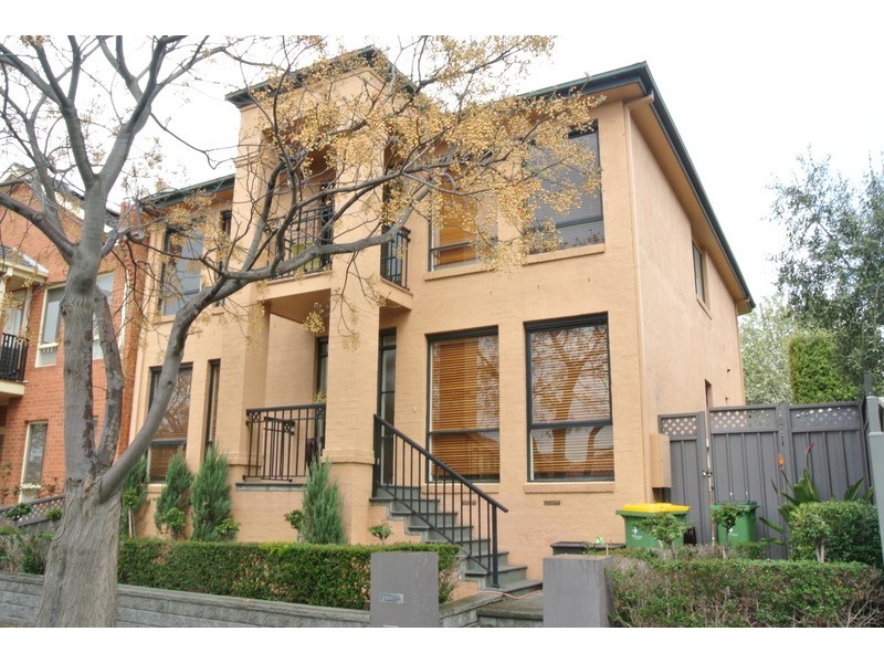 2 Wapiti Street, Maribyrnong VIC 3032