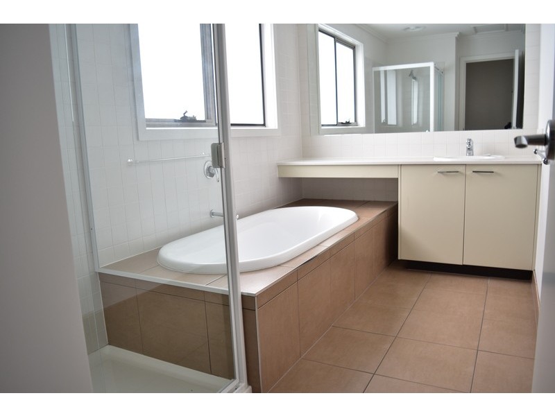 92 Parkville Avenue, Parkville VIC 3052