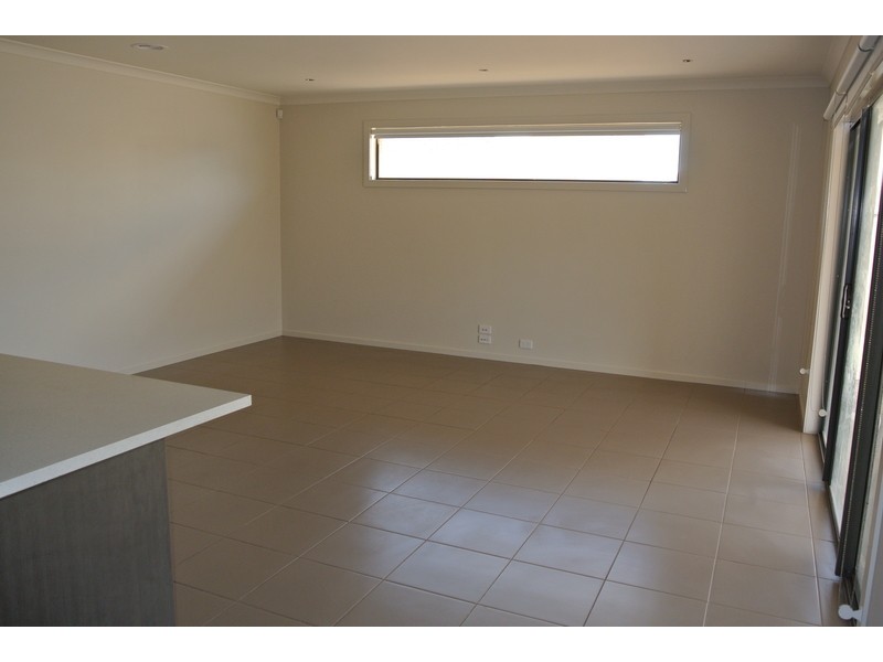 8 Trident Court, Point Cook VIC 3030