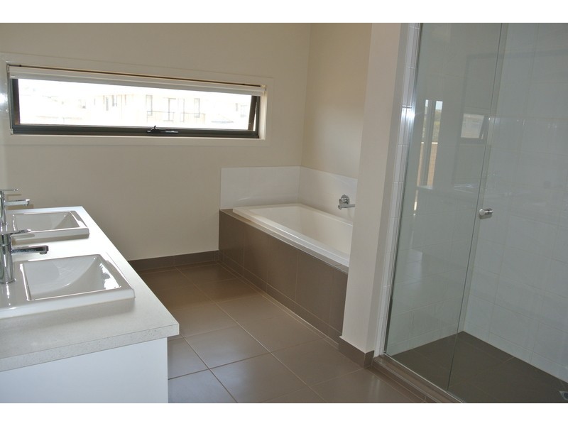 8 Trident Court, Point Cook VIC 3030