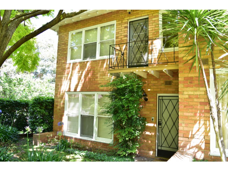 1/3 Stonehaven Court, Toorak VIC 3142