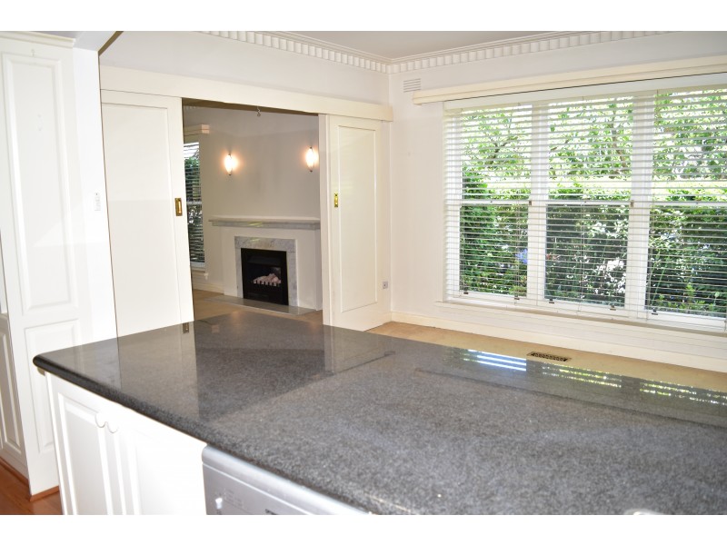 1/3 Stonehaven Court, Toorak VIC 3142