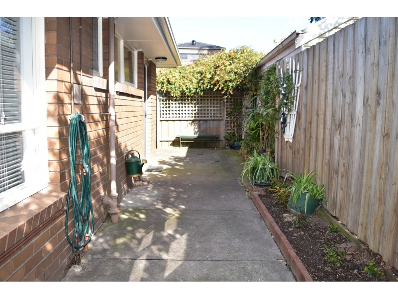 2/132 Windsor Crescent, Surrey Hills VIC 3127