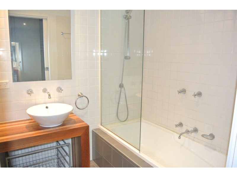 906/166 Wellington Parade, East Melbourne VIC 3002