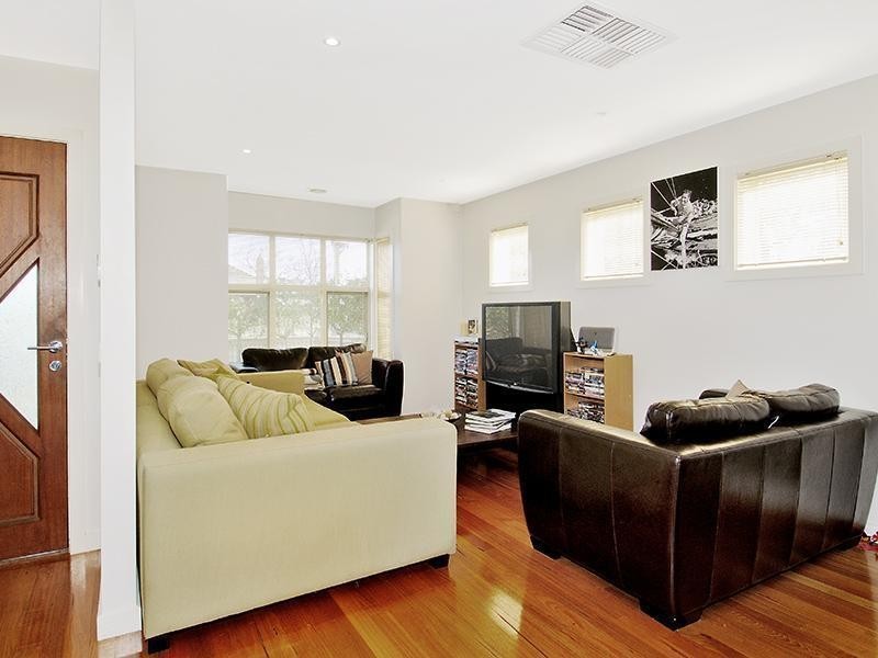 2/36 Bradley Street, Newport VIC 3015