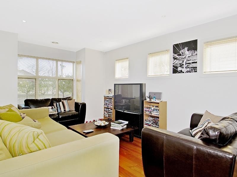 2/36 Bradley Street, Newport VIC 3015