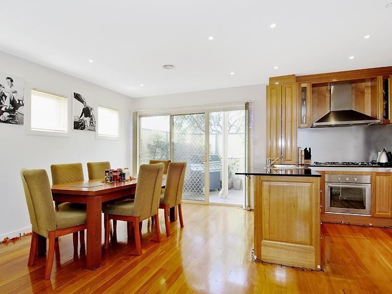 2/36 Bradley Street, Newport VIC 3015