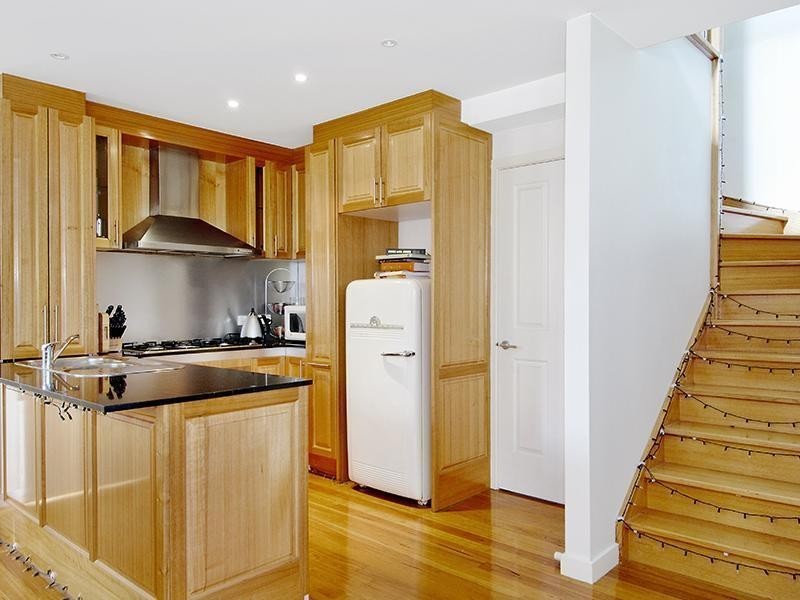 2/36 Bradley Street, Newport VIC 3015