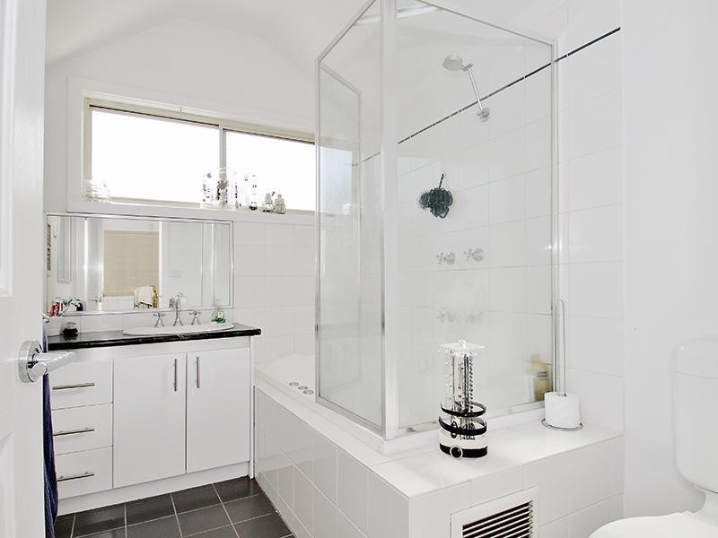 2/36 Bradley Street, Newport VIC 3015