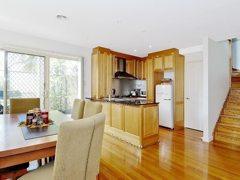 2/36 Bradley Street, Newport VIC 3015