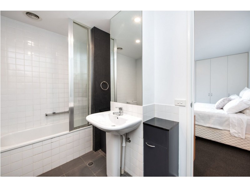 103/62 Beach Street, Port Melbourne VIC 3207