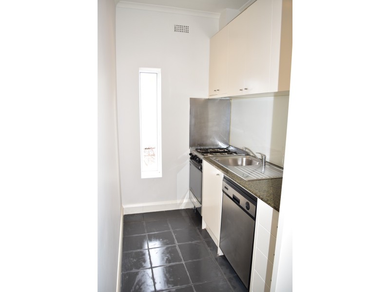 3/2  Bluff Avenue, Elwood VIC 3184