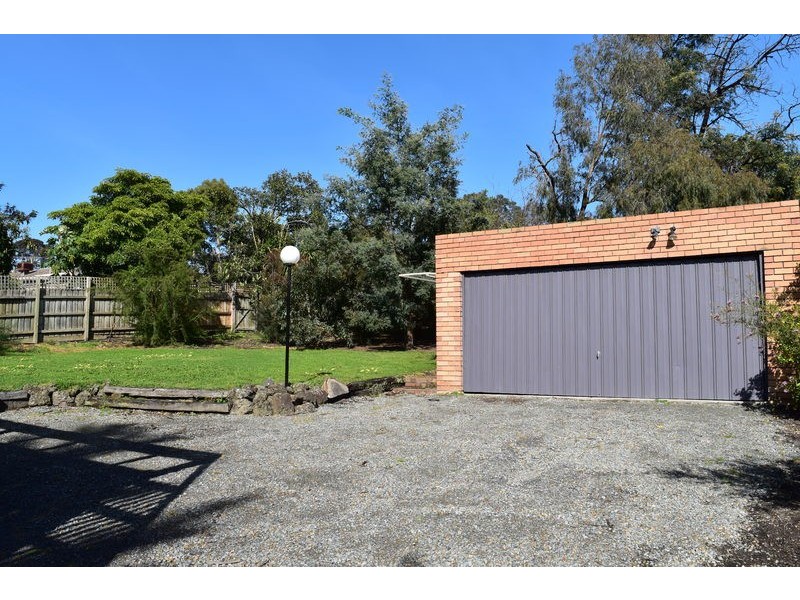 8 Munro Street, Mitcham VIC 3132