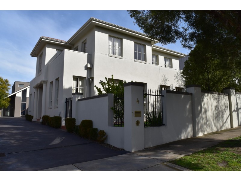 1/4 Halley Avenue, Camberwell VIC 3124