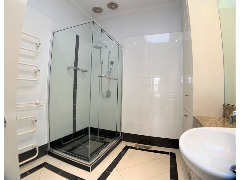 1/4 Halley Avenue, Camberwell VIC 3124