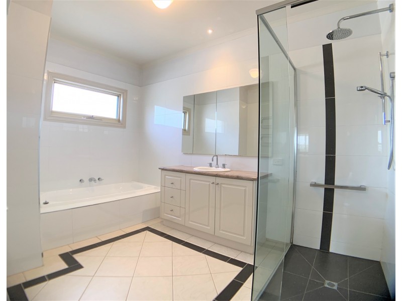 1/4 Halley Avenue, Camberwell VIC 3124