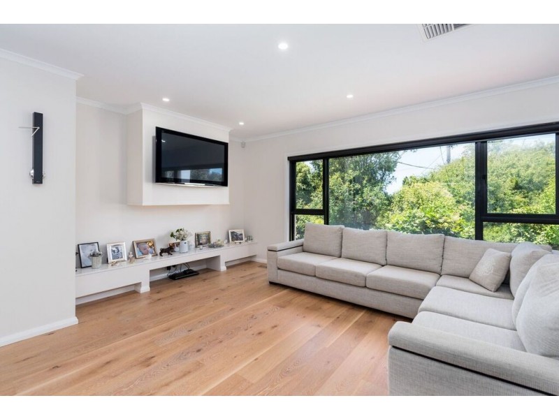 11 Palmerston Avenue, Templestowe Lower VIC 3107