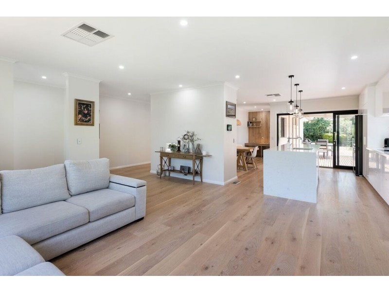 11 Palmerston Avenue, Templestowe Lower VIC 3107