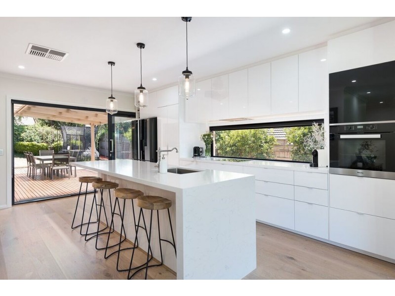 11 Palmerston Avenue, Templestowe Lower VIC 3107