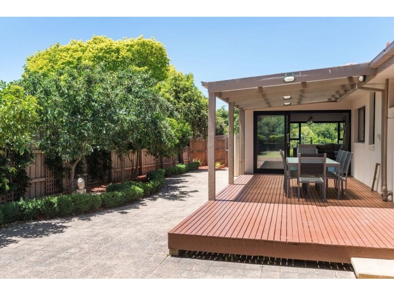 11 Palmerston Avenue, Templestowe Lower VIC 3107