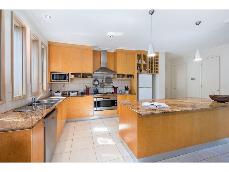 922 High Street Road, Glen Waverley VIC 3150