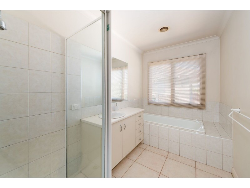 922 High Street Road, Glen Waverley VIC 3150