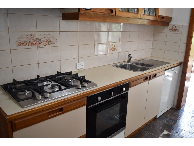 8 Fletcher Parade, Burwood VIC 3125