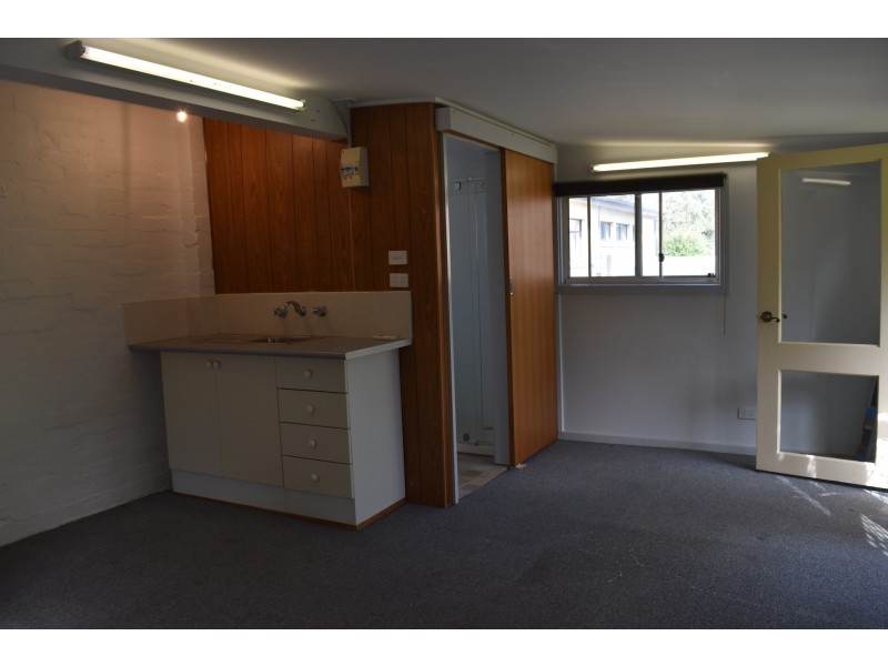 8 Fletcher Parade, Burwood VIC 3125