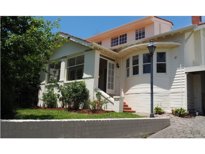 8 Rosedale Road, Glen Iris VIC 3146