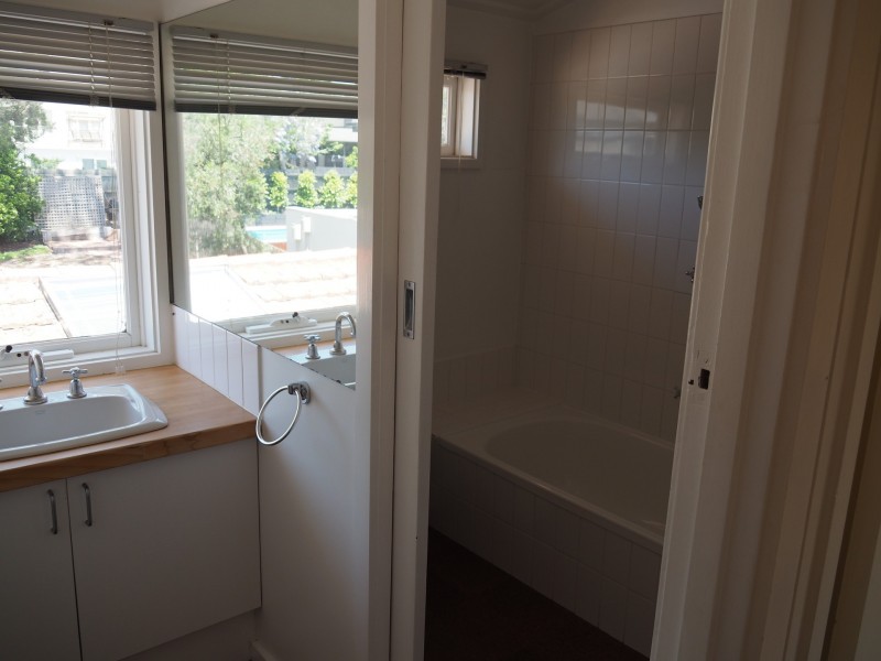 8 Rosedale Road, Glen Iris VIC 3146