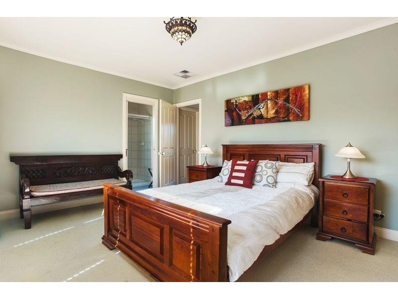 1/2 Wellington Street, Templestowe Lower VIC 3107