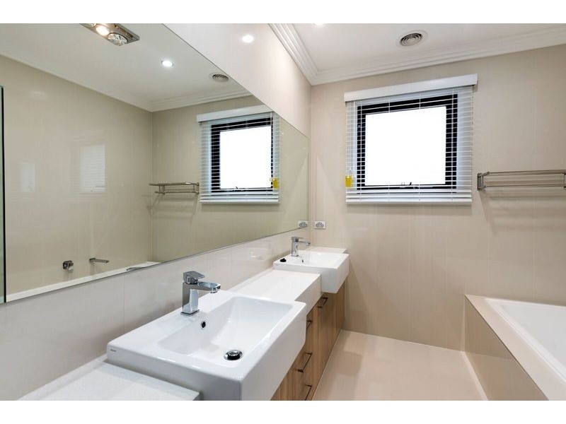 2/7 Burroughs Road, Balwyn VIC 3103