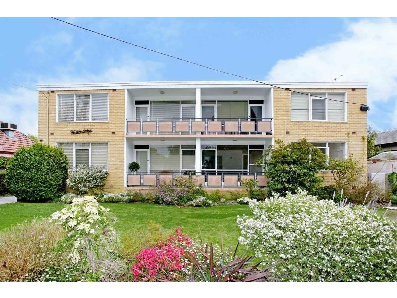 2/88 Warrigal Road, Surrey Hills VIC 3127