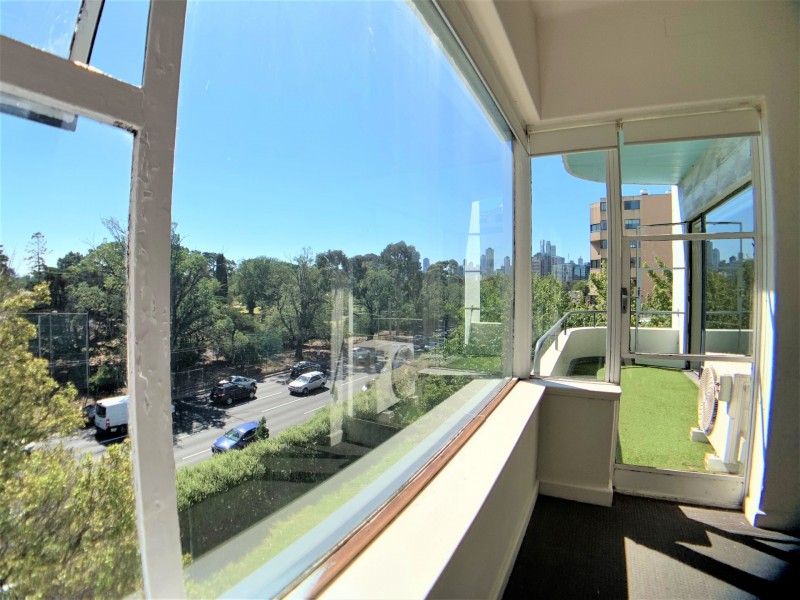 19A/30 Queens Road, Melbourne VIC 3004