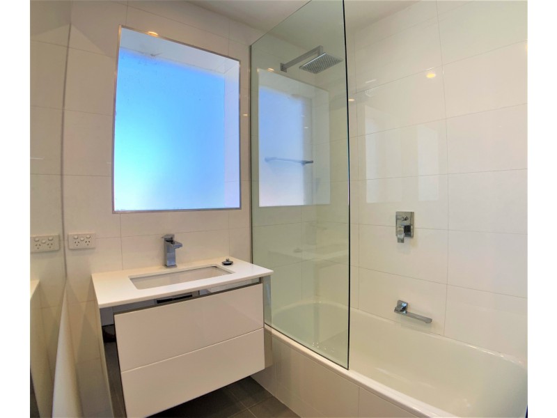 19A/30 Queens Road, Melbourne VIC 3004