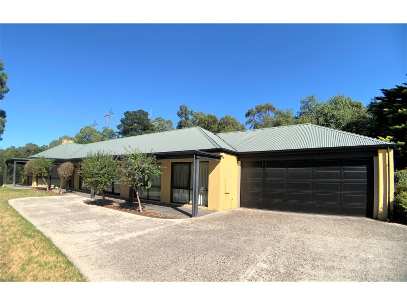 16 St Muir Drive, Warrandyte VIC 3113