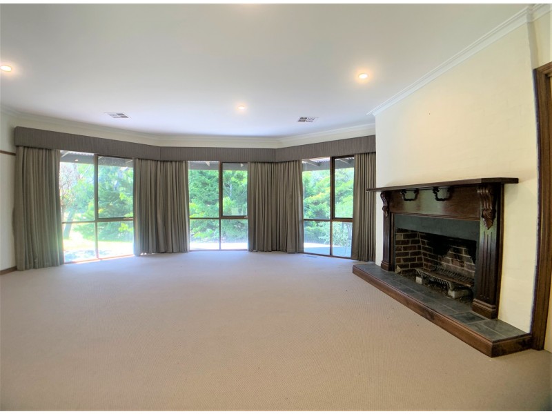 16 St Muir Drive, Warrandyte VIC 3113