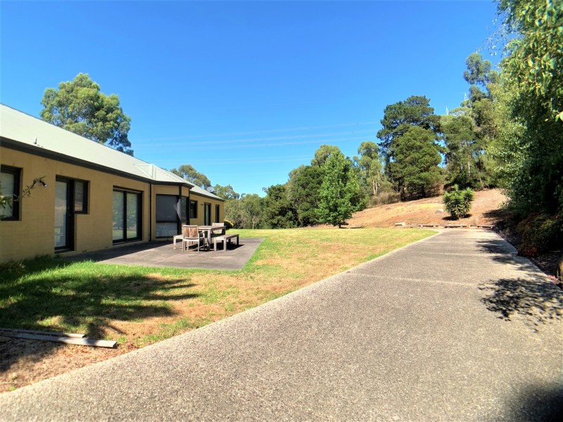 16 St Muir Drive, Warrandyte VIC 3113