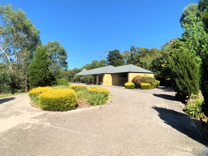 16 St Muir Drive, Warrandyte VIC 3113