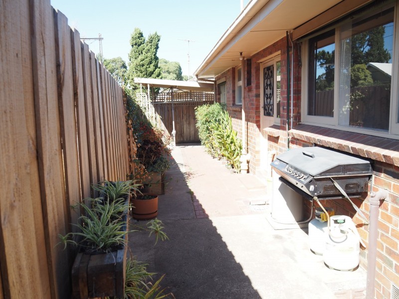 4 Marmara Drive, Elsternwick VIC 3185
