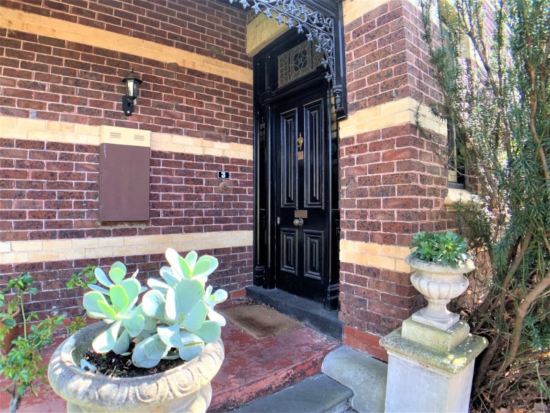 3 Valley Parade, Glen Iris VIC 3146